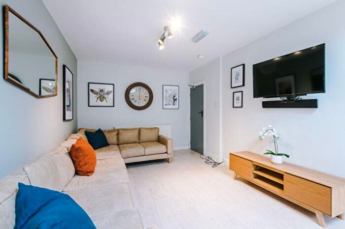7 Bedroom Semi Detached House To Rent In Talbot Road, Manchester, M14