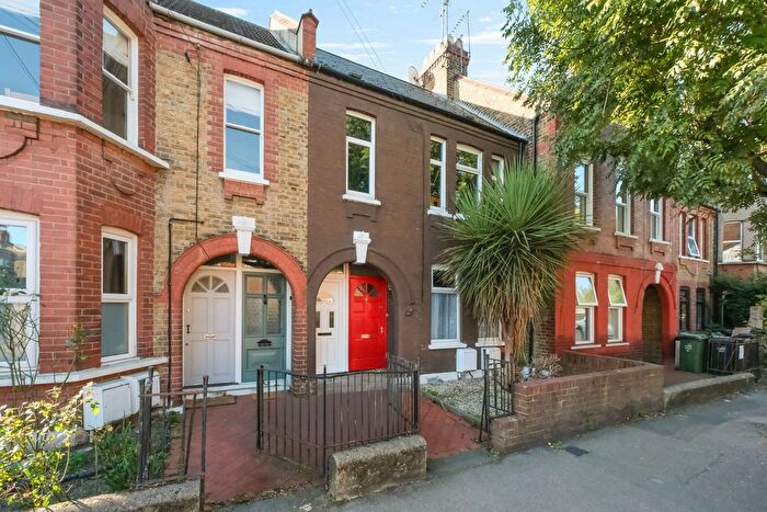 2 Bedroom Maisonette For Sale In Brettenham Road, Walthamstow, London, E17