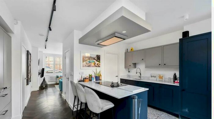 3 Bedroom Semi-Detached House To Rent In Pampisford Road, CR2