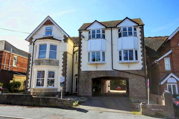2 Bedroom Flat To Rent In Glendinning Avenue, Weymouth, DT4