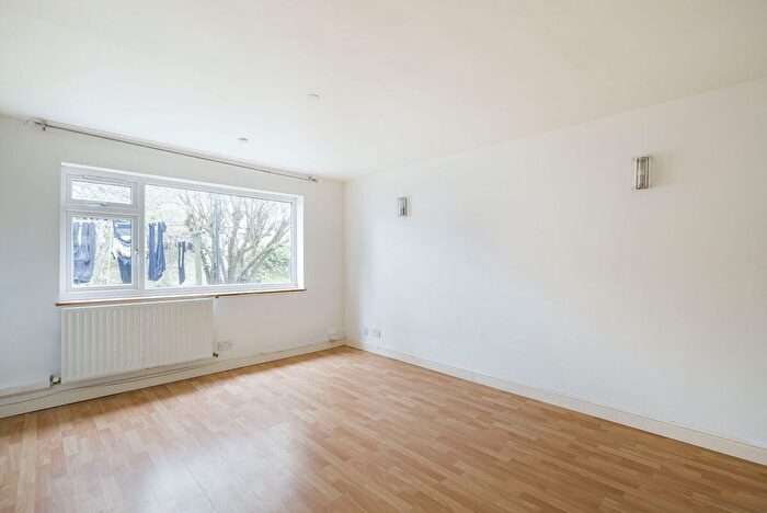 Studio For Sale In Boston Manor Road, Brentford, TW8