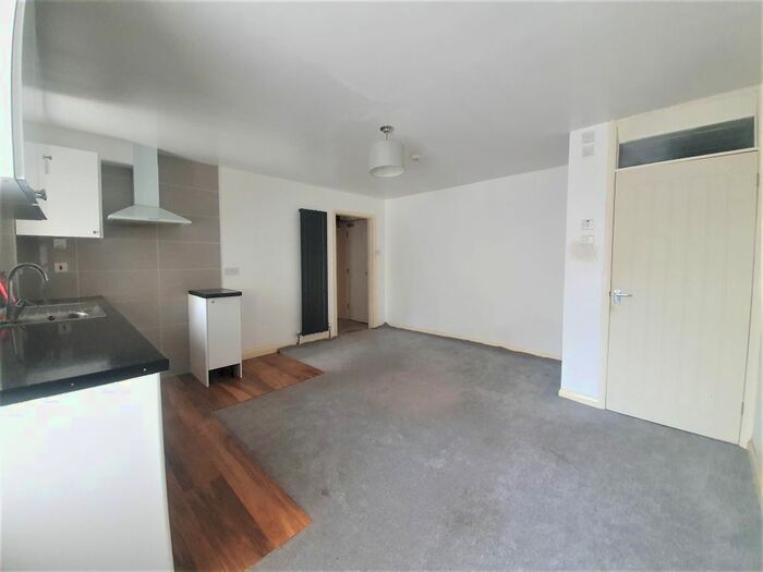 1 Bedroom Flat To Rent In Esplanade Road, Paignton, TQ4