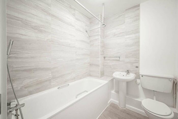 2 Bedroom Flat To Rent In Bridge Street, Pinner, HA5