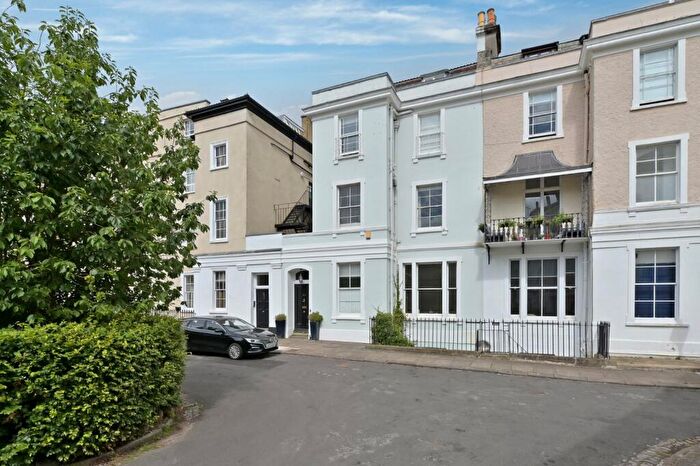 2 Bedroom Apartment To Rent In Canynge Square, Bristol, BS8