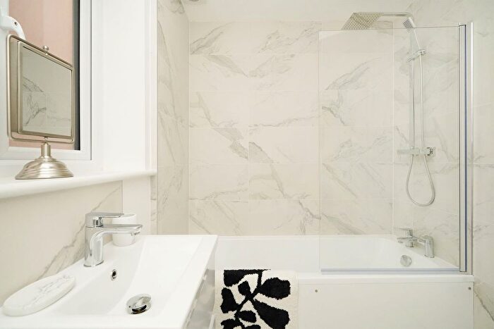 2 Bedroom Cottage For Sale In Upperthorpe Road, Killamarsh, Sheffield, S21