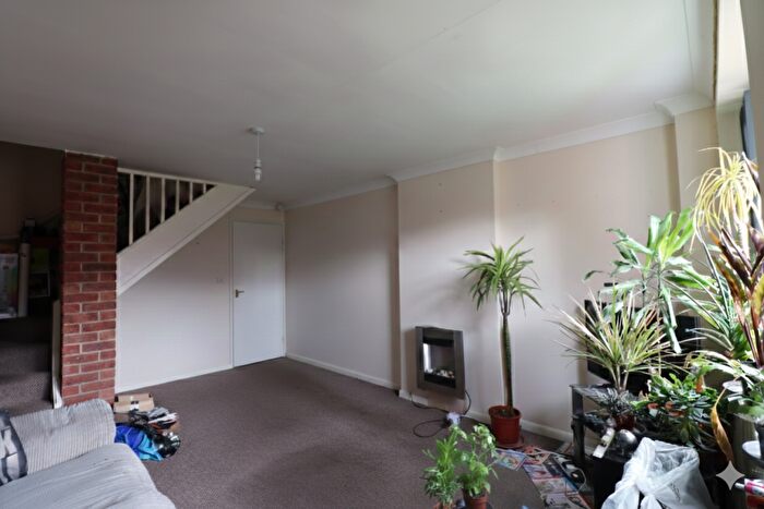 2 Bedroom Semi Detached House For Sale In Plowden Road, Hull, HU3