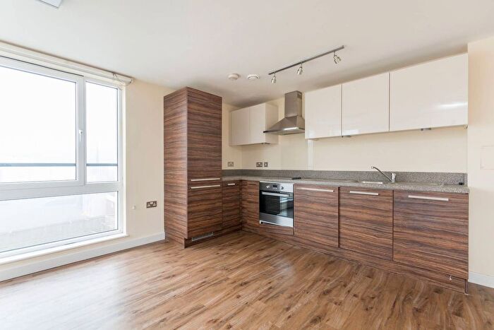 2 Bedroom Flat To Rent In The Green, Southall, UB2