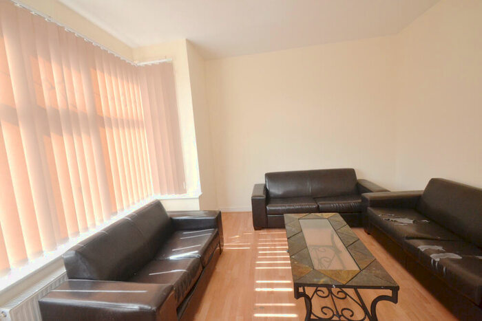 6 Bedroom Terraced House To Rent In Upper Kent Road, Victoria Park, Manchester, M14