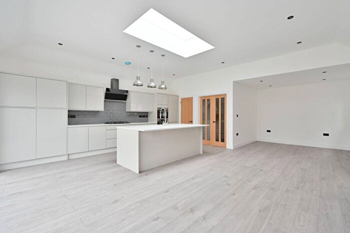 4 Bedroom Detached House To Rent In New Haw, Surrey, New Haw, Addlestone, KT15