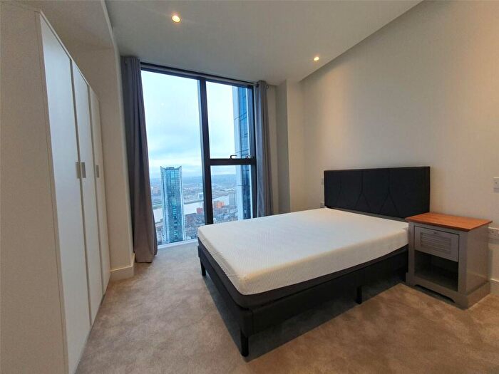2 Bedroom Apartment To Rent In South Quay Plaza, Marsh Wall, London, E14