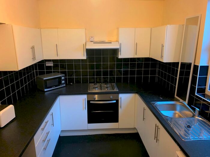 4 Bedroom Flat To Rent In High Street, Leamington Spa, CV31