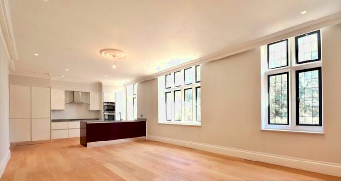 3 Bedroom Apartment To Rent In Courtyard House, Mill Hill, London, NW7
