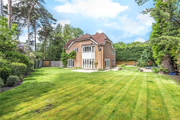 5 Bedroom Detached House To Rent In The Riding, Woking, GU21