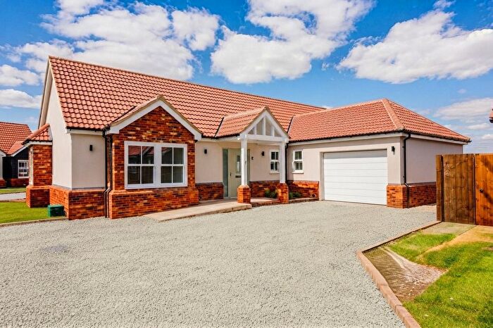 3 Bedroom Bungalow To Rent In Stewards Elm Farm Lane, Rochford, SS4