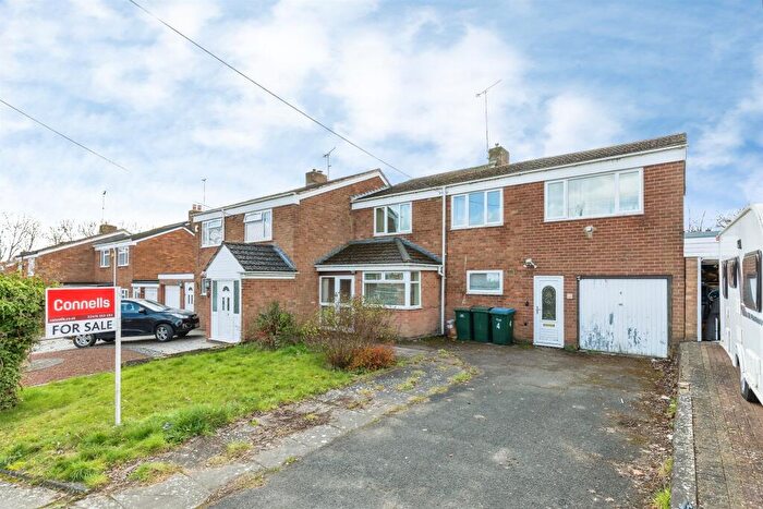 4 Bedroom Semi Detached House For Sale In Buckfast Close, Coventry, CV3