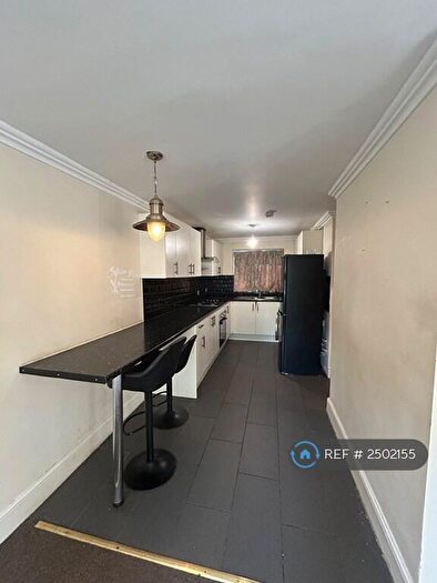 3 Bedroom Flat To Rent In Waring Road, Kent, DA14