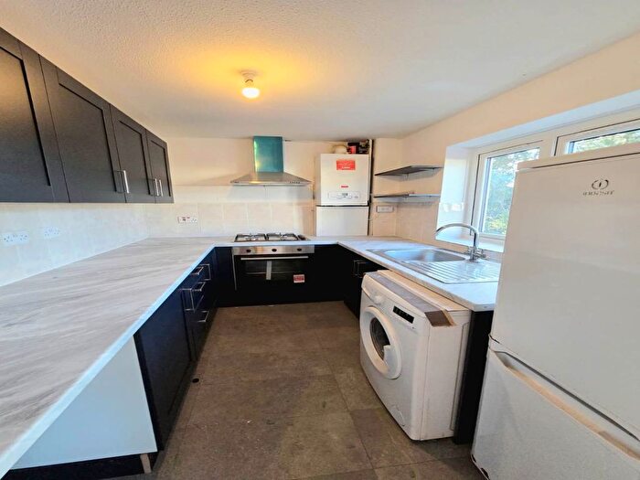 2 Bedroom Maisonette To Rent In Sutton Hall Road, Hounslow, Middlesex, TW5