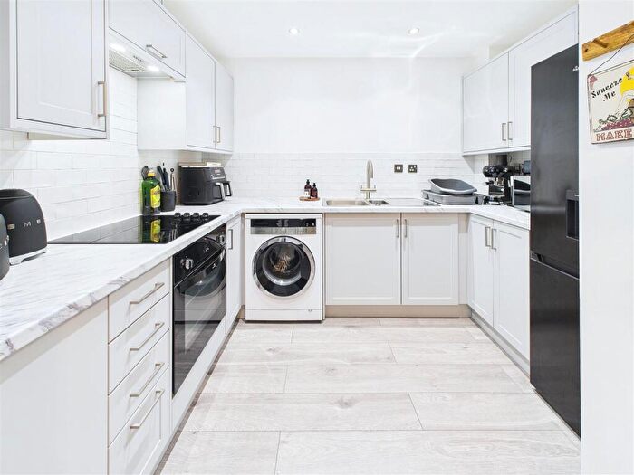 1 Bedroom Apartment For Sale In Benfleet Road, Benfleet, SS7