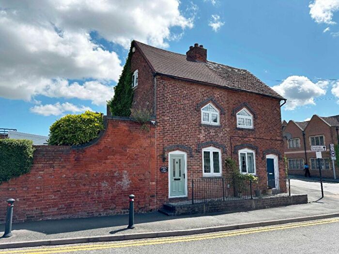 3 Bedroom Semi-Detached House For Sale In Parkfield Road, Coleshill, Birmingham, B46