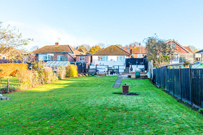 2 Bedroom Detached Bungalow For Sale In Hall Avenue, Rushden, NN10