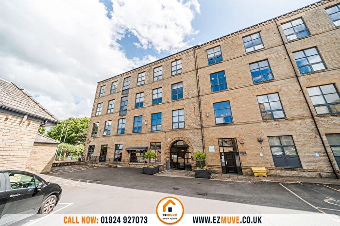 1 Bedroom Flat For Sale In Blakeridge Lane, Batley, WF17