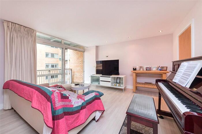 2 Bedroom Flat To Rent In Gainsborough House, Cassilis Road, E14
