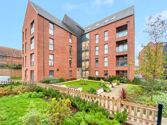 2 Bedroom Flat To Rent In Gresley Close, Stratford-upon-Avon, CV37