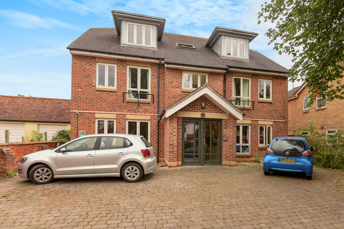 2 Bedroom Apartment To Rent In Osler Road, Headington, OX3