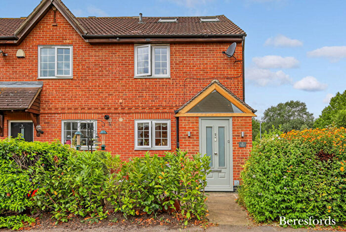 3 Bedroom End Of Terrace House To Rent In Redwood Drive, Laindon, SS15