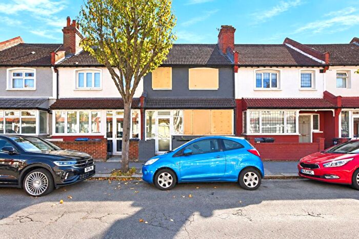 3 Bedroom Terraced House For Sale In Penshurst Road, Thornton Heath, CR7