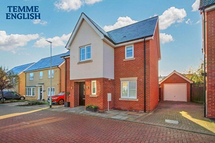 4 Bedroom Detached House For Sale In Scholars Crescent, Basildon, SS15