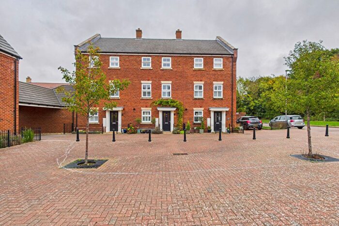 4 Bedroom Town House For Sale In Shearwater Road, Hemel Hempstead, HP3