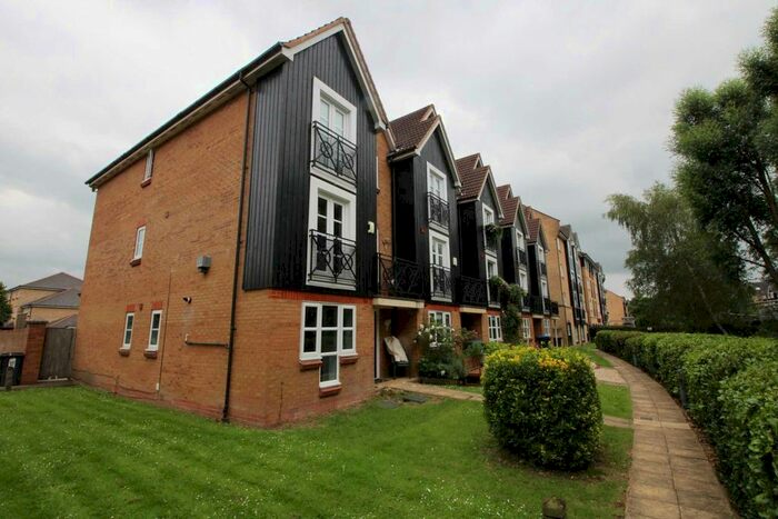 4 Bedroom Detached House To Rent In Mulready Walk, Hemel Hempstead, Hertfordshire, HP3