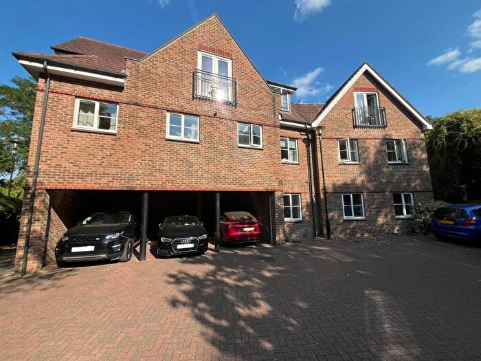 2 Bedroom Apartment To Rent In Stretton Court, Wey Road, KT13