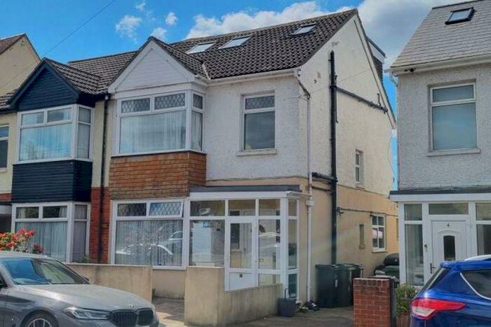 4 Bedroom Semi-Detached House To Rent In St. Georges Road, Cosham, PO6