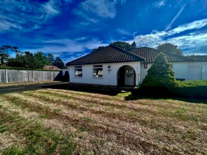 3 Bedroom Bungalow To Rent In Moorhill Gardens, Southampton, SO18