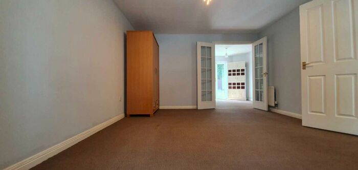 3 Bedroom Semi-Detached House To Rent In Avondale Gardens, Hounslow TW4
