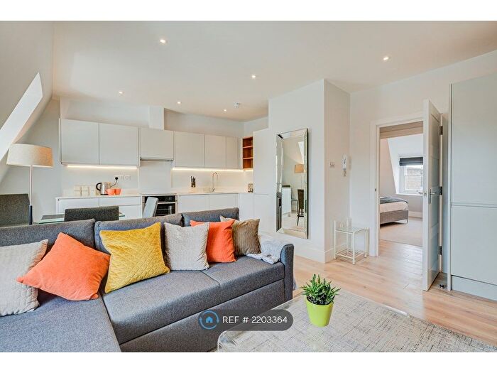 1 Bedroom Flat To Rent In The Quadrant, Richmond, TW9