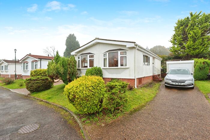 2 Bedroom Mobile/park Home For Sale In Ashurst Drive, Tadworth, KT20