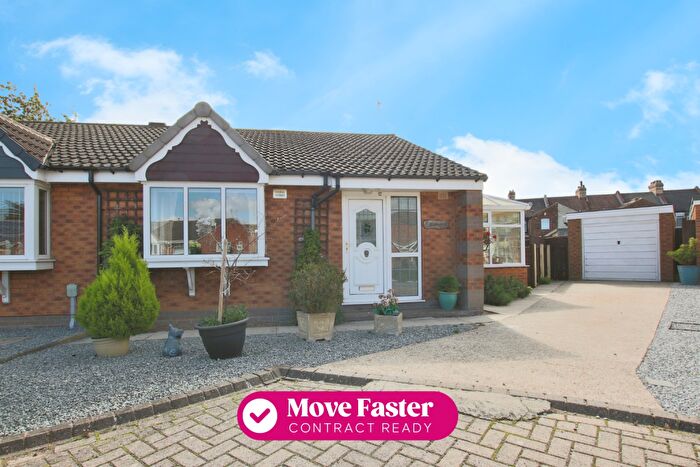 2 Bedroom Semi-Detached Bungalow For Sale In Oak Grove, Hedon, Hull, HU12