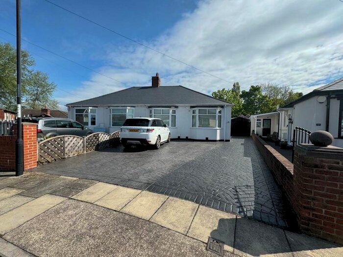 3 Bedroom Semi-Detached Bungalow To Rent In Broomfield Avenue, Walkerville, NE6