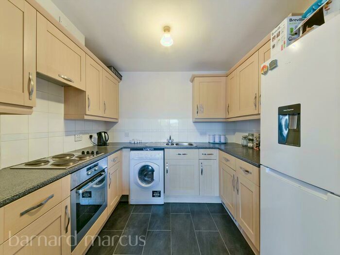2 Bedroom Apartment To Rent In Cline Road, N11
