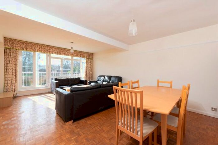 3 Bedroom Flat To Rent In Carlton Drive, London, SW15