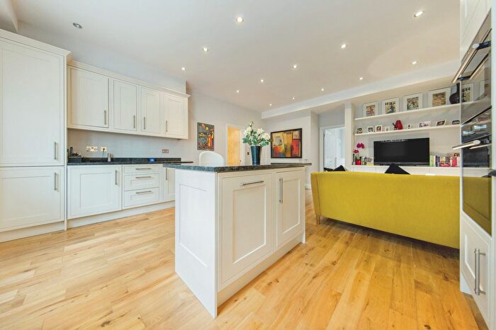 1 Bedroom Flat For Sale In Lennox Gardens, Sloane Square, SW1X