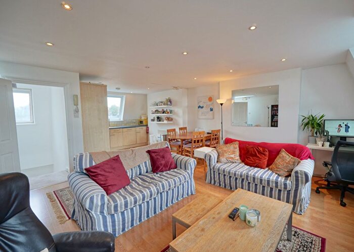 3 Bedroom Flat To Rent In Englands Lane, NW3