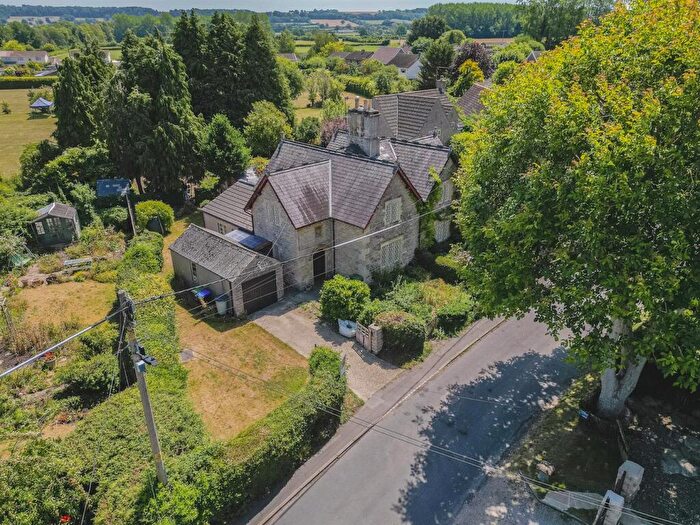 3 Bedroom Semi-Detached House For Sale In Compton Road, Calne, SN11
