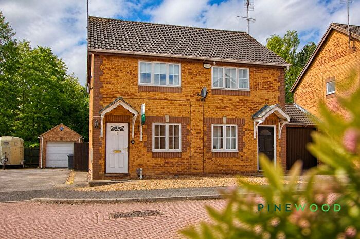 2 Bedroom Semi-detached House For Sale In Shunters Drift, Barlborough, S43