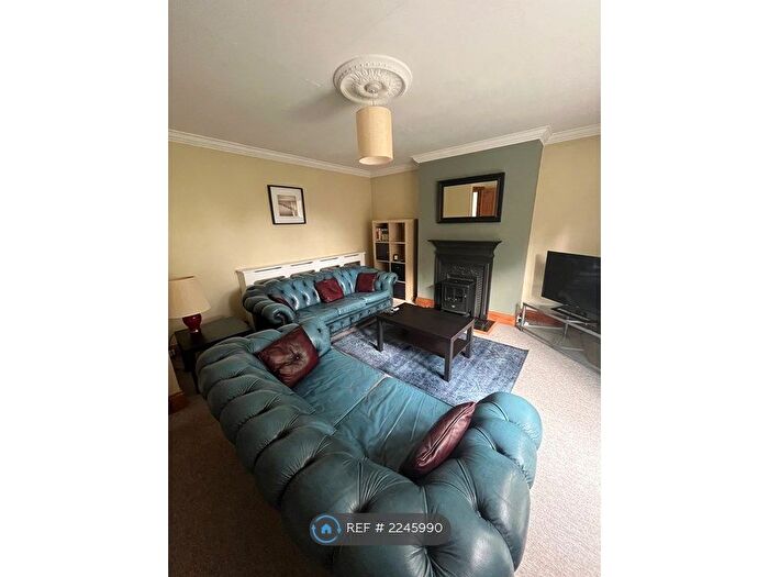 2 Bedroom Maisonette To Rent In Carlyle Road, London, W5