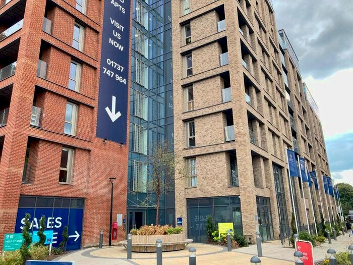 2 Bedroom Flat To Rent In Marketfield Way, Redhill, RH1