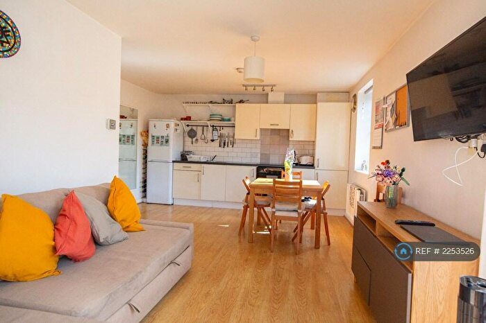 2 Bedroom Flat To Rent In Pennywell Road, Bristol, BS5